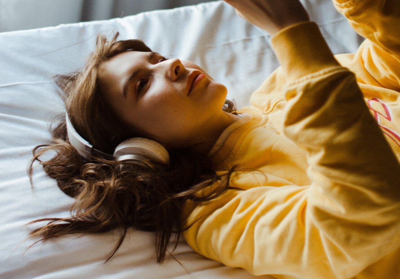 5 Boring Podcasts to Help Get to Sleep - Stripes Beauty